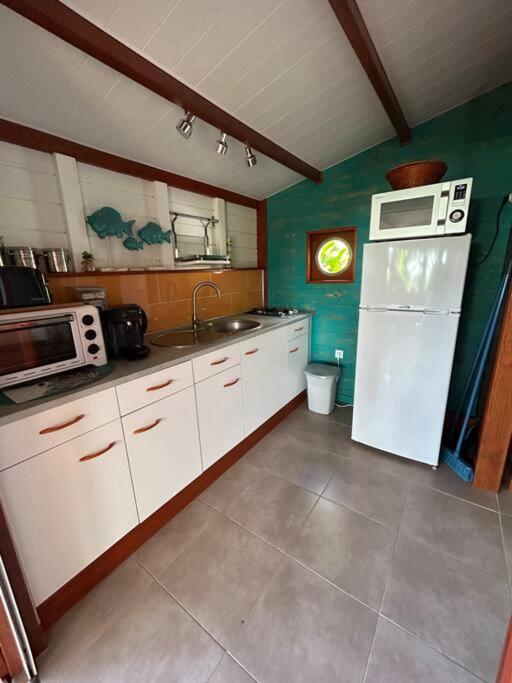 Bungalow, Gite Les Fleurs Du Colibri Bouillante Extérieur photo